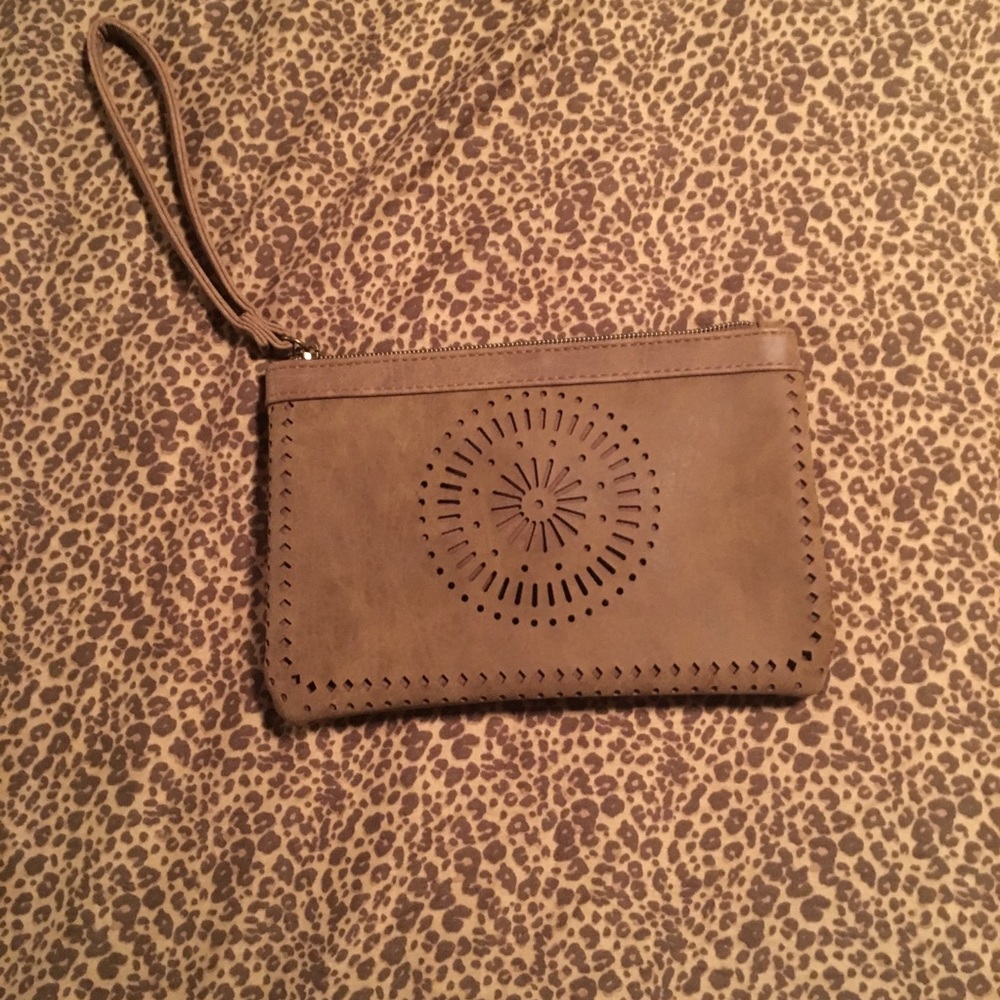 Small wristlet